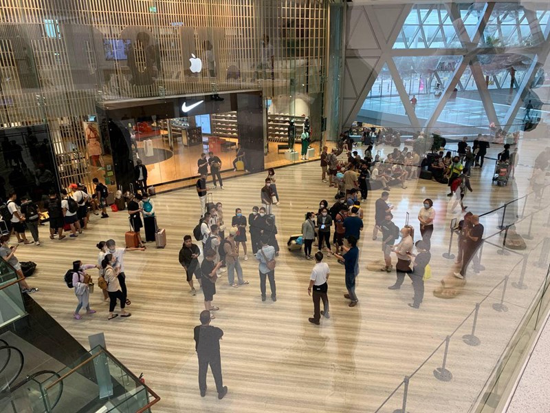 Bên trong Apple Store Singapore Bên trong Apple Store Singapore