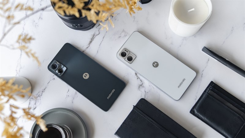 Motorola Moto E22i cũng có hai phiên bản màu sắc Motorola Moto E22i cũng có hai phiên bản màu sắc