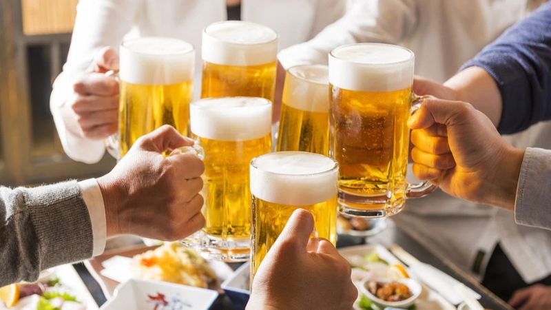 Bia Đức Konig Pilsener được sử dụng trong các bữa sum họp gia đình.
