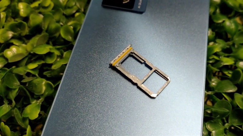 Ngoài không gian lưu trữ lớn, OPPO A77s còn hỗ trợ mở rộng bằng thẻ nhớ MicroSD Ngoài không gian lưu trữ lớn, OPPO A77s còn hỗ trợ mở rộng bằng thẻ nhớ MicroSD