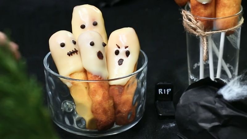 Hướng dẫn làm bánh su que con ma Halloween vừa ngon vừa lạ