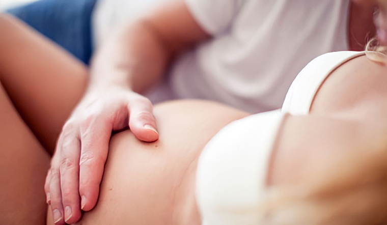 Có bầu có quan hệ được không? Có bầu mấy tháng thì dừng quan hệ? 