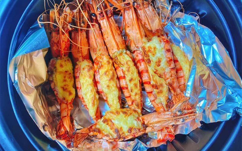 How to make delicious and attractive grilled crayfish with cheese