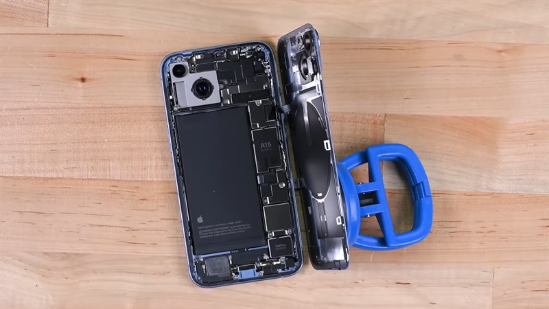 Mổ bụng iPhone 14 và xem bên trong có gì Mổ bụng iPhone 14 và xem bên trong có gì