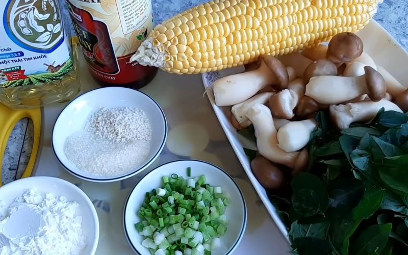 Nguyên liệu nấu canh bắp nấu nấm