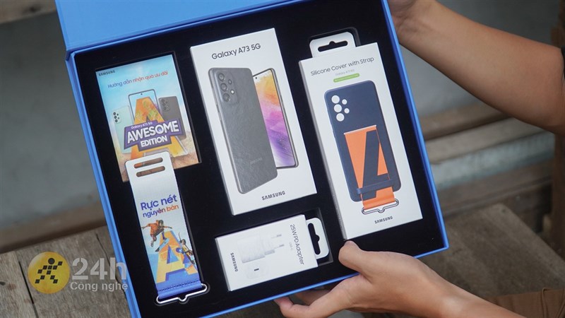 Đập hộp và trên tay trọn bộ Galaxy A73 5G Awesome Edition