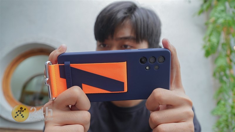 Đập hộp và trên tay trọn bộ Galaxy A73 5G Awesome Edition