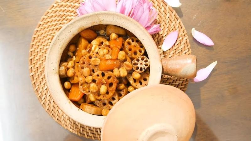 How to make lotus root stocked with lotus seeds, the whole family loves it