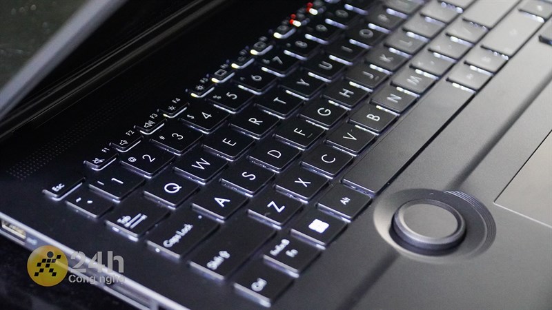 ASUS ProArt Studiobook Pro 16 OLED 2022 còn có đèn nền dưới bàn phím giúp sử dụng dễ dàng hơn ASUS ProArt Studiobook Pro 16 OLED 2022 còn có đèn nền dưới bàn phím giúp sử dụng dễ dàng hơn