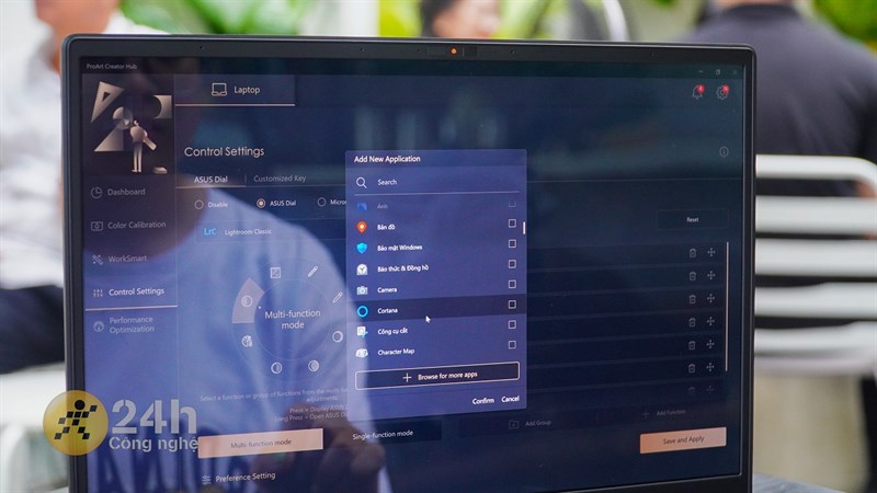ASUS Dial cung cấp cho người dùng một menu hình bánh xe với các công cụ có thể tùy chỉnh ASUS Dial cung cấp cho người dùng một menu hình bánh xe với các công cụ có thể tùy chỉnh