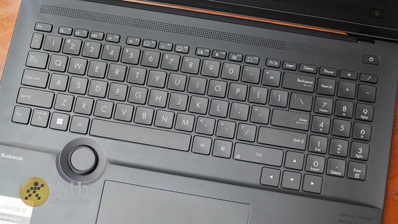 ASUS ProArt Studiobook Pro 16 OLED 2022 được trang bị bàn phím fullsize rộng rãi ASUS ProArt Studiobook Pro 16 OLED 2022 được trang bị bàn phím fullsize rộng rãi
