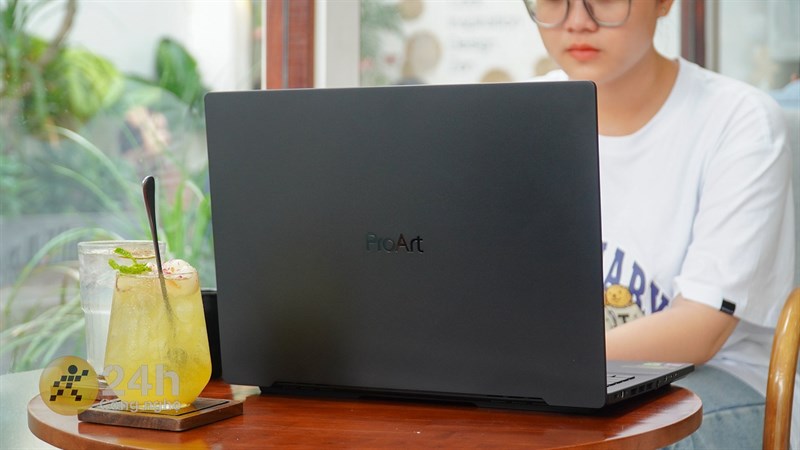 ASUS ProArt StudioBook Pro 16 OLED 2022 với thiết kế đơn giản đầy ấn tượng ASUS ProArt StudioBook Pro 16 OLED 2022 với thiết kế đơn giản đầy ấn tượng