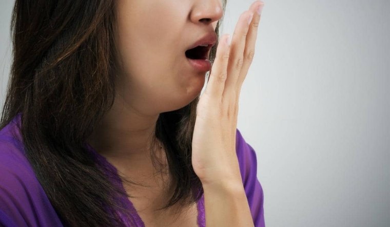 5 mẹo nhỏ giúp khắc phục hôi miệng do đeo khẩu trang thường xuyên 