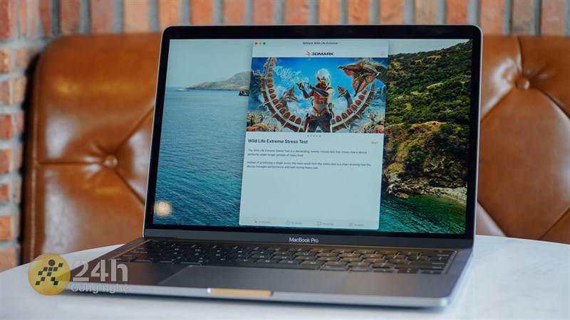 Ở bài test nặng về đồ họa như 3DMark thì quạt của MacBook Pro M2 kêu hơi to một chút. Ở bài test nặng về đồ họa như 3DMark thì quạt của MacBook Pro M2 kêu hơi to một chút.