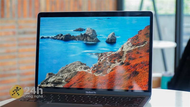 Màn hình cực kì sắc nét của MacBook Pro 16 M2 Pro