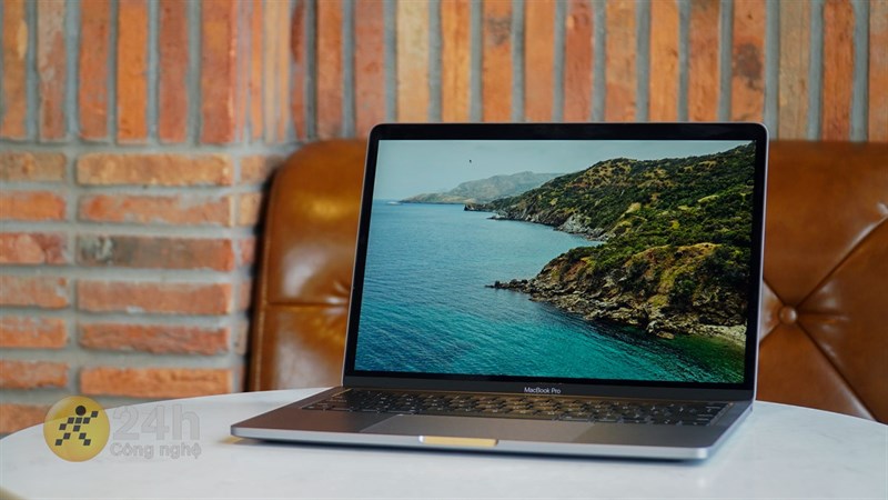 Chất lượng tấm nền trên MacBook Pro 2022 được đánh giá rất cao!