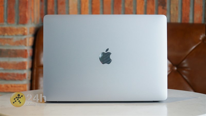 Bản thân mình vẫn thấy thiết kế của MacBook Pro M2 cực đẹp. Bản thân mình vẫn thấy thiết kế của MacBook Pro M2 cực đẹp.