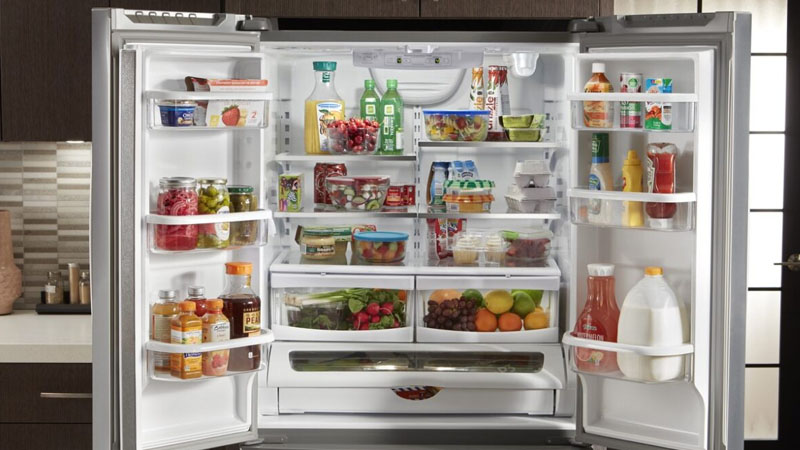 Tủ lạnh chứa nhiều thức ăn