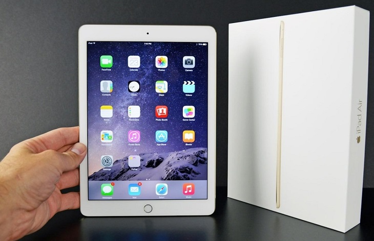 iPad Air 2 có trọng lượng và kích thước lớn hơn so với iPad Mini 4