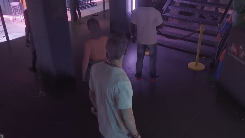 Các chi tiết quần áo, bụi bẩn được thể hiện khá rõ ràng trong GTA VI