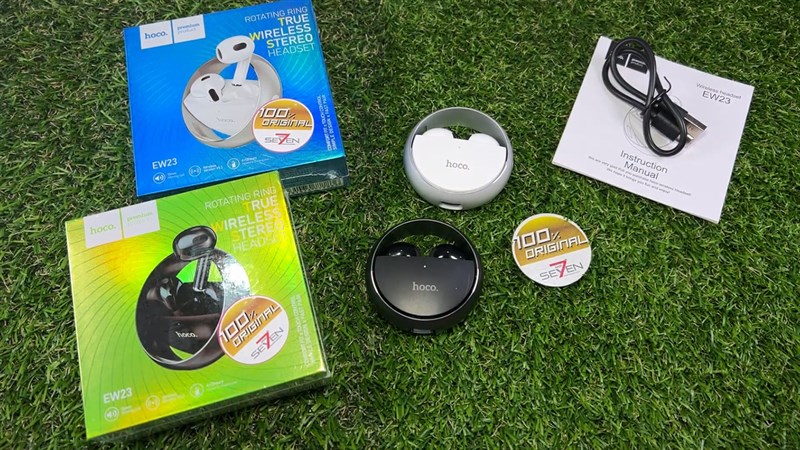 Bên trong hộp của Hoco EW23 là những món phụ kiện vô cùng quen thuộc