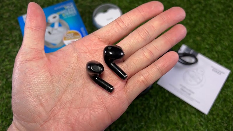 Tai nghe Hoco EW23 với thiết kế hình bầu dục khá giống AirPods 3 và khá dễ đeo