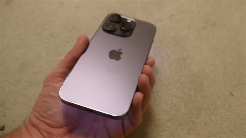 iPhone 14 Pro chỉ bị trầy nhẹ