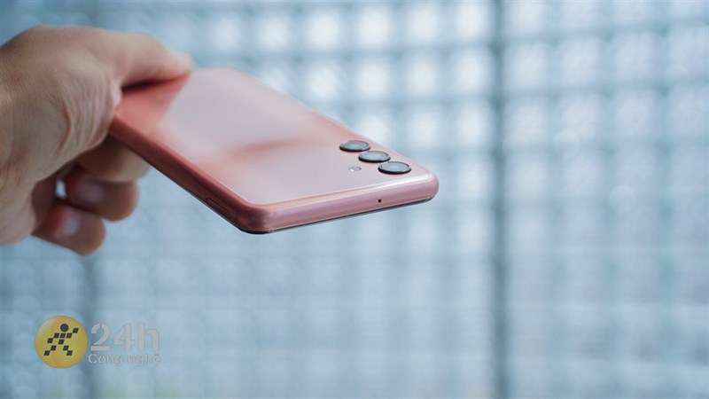 Trên tay Galaxy A04s: Giá 3.99 triệu, cấu hình đủ dùng, pin lớn 5.000 mAh Trên tay Galaxy A04s: Giá 3.99 triệu, cấu hình đủ dùng, pin lớn 5.000 mAh