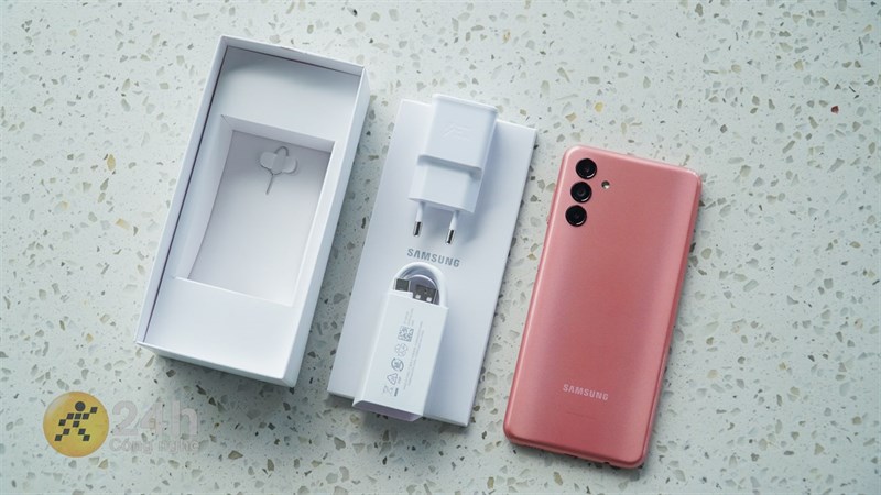 Trên tay Galaxy A04s: Giá 3.99 triệu, cấu hình đủ dùng, pin lớn 5.000 mAh Trên tay Galaxy A04s: Giá 3.99 triệu, cấu hình đủ dùng, pin lớn 5.000 mAh