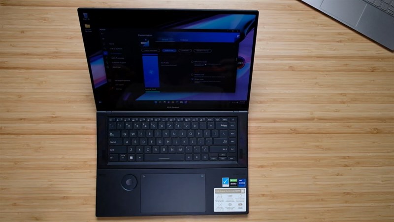 ASUS Zenbook Pro 16X OLED xử lý đa nhiệm hiệu quả với 32 GB RAM và lưu trữ thoải mái với ổ cứng 1 TB ASUS Zenbook Pro 16X OLED xử lý đa nhiệm hiệu quả với 32 GB RAM và lưu trữ thoải mái với ổ cứng 1 TB