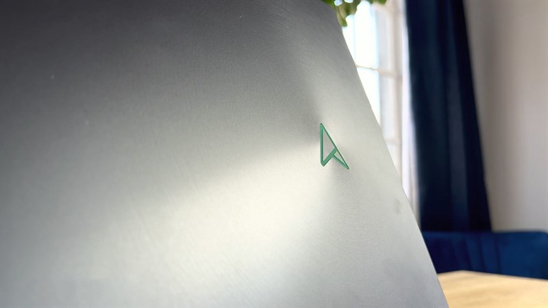 ASUS Zenbook Pro 16X OLED nổi bật với logo chữ 'A' có thể phát sáng ASUS Zenbook Pro 16X OLED nổi bật với logo chữ 'A' có thể phát sáng