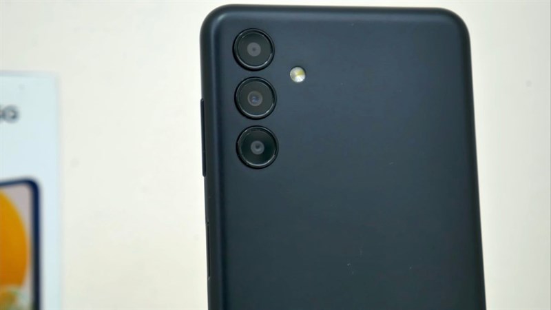 Mặc dù camera chính của Galaxy A13 5G hoạt động khá tốt nhưng các ống kính phụ lại chưa thực sự hiệu quả.