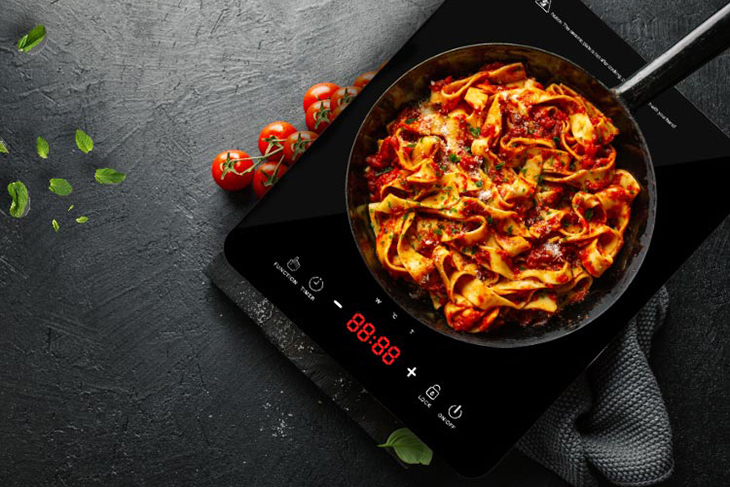 Bếp điện từ Lock&Lock EJI411 có hiệu suất nấu ăn lên đến 99%, giúp tiết kiệm thời gian nấu