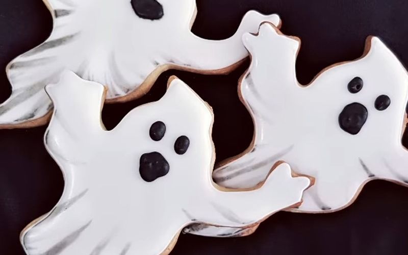 How to make ghost-shaped cookies that are both funny and cute