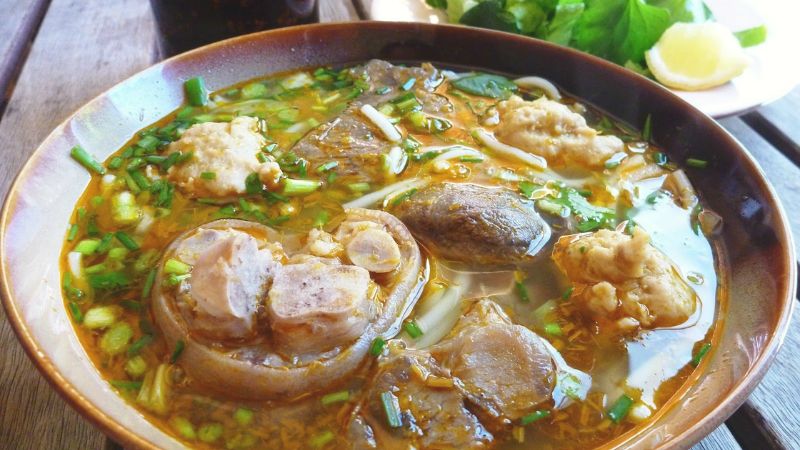 Quán ăn trưa quận Long Biên: Bún bò Chường Cảnh