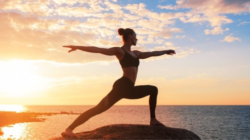 Yoga làm tăng mật độ xương của phụ nữ sau mãn kinh bị loãng xương
