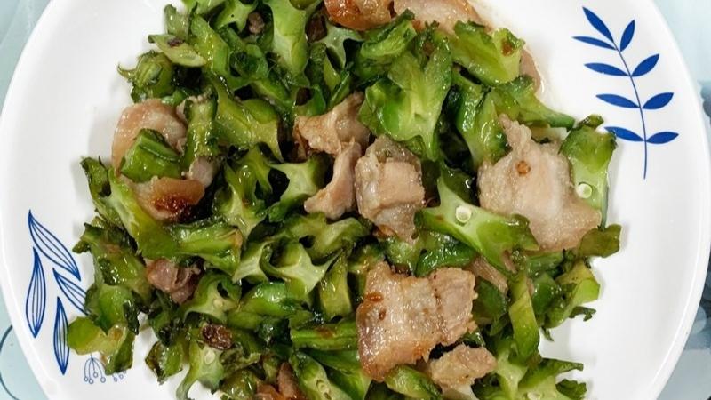 Tell you how to make delicious crispy fried dragon beans with pork