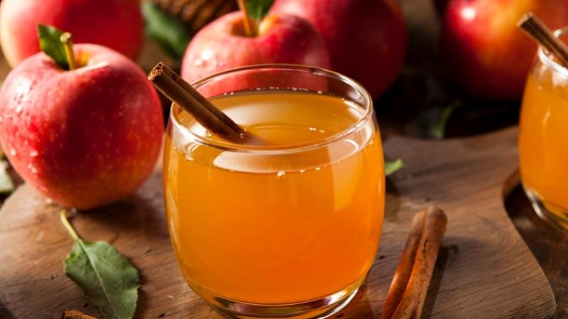 Giấm táo chứa hàm lượng acid citric và acid lactic giúp chống viêm và mờ sẹo