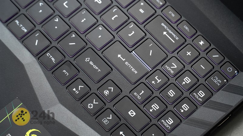 MSI Gaming Alpha 15 B5EEK được trang bị hệ thống bàn phím full-size bao gồm cả cụm phím số. MSI Gaming Alpha 15 B5EEK được trang bị hệ thống bàn phím full-size bao gồm cả cụm phím số.