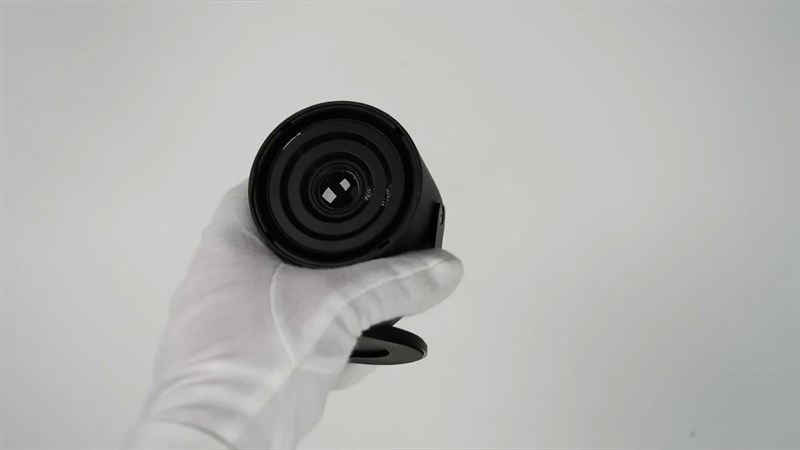 Chiếc đèn chiếu Batman Signal được tặng kèm theo ROG Phone 6 BATMAN Edition