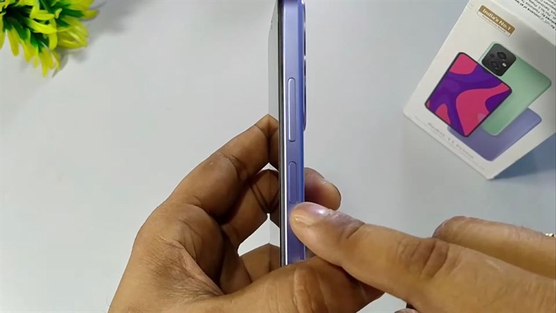 Cạnh phải của Redmi 11 Prime 4G.