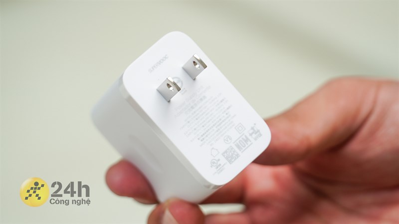 Trên tay OPPO Reno8 Pro 5G chính hãng Việt Nam
