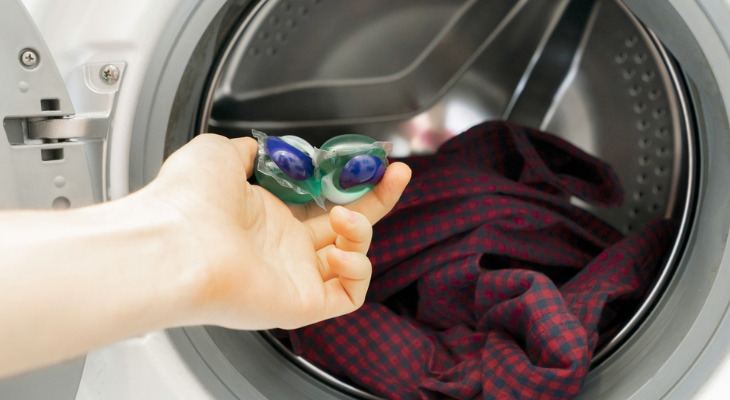 Cách sử dụng viên giặt quần áo tiết kiệm và hiệu quả khi giặt máy