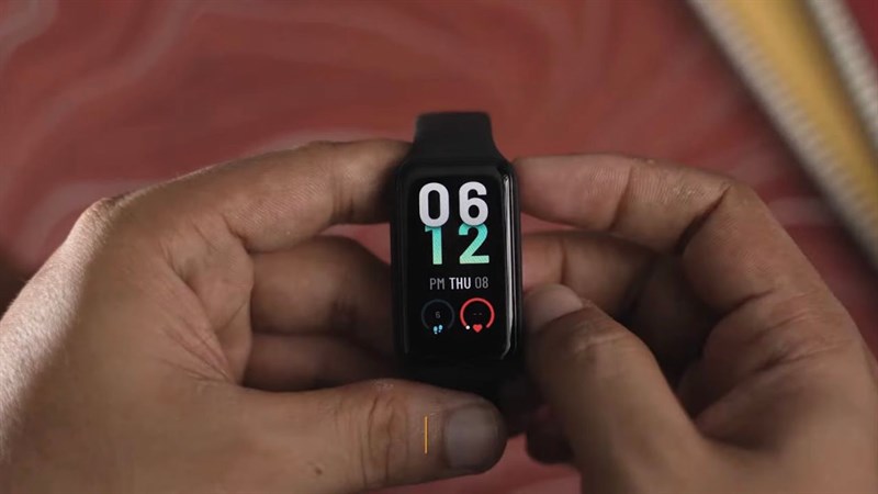 Amazfit Band 7 cũng được trang bị màn hình AMOLED kích thước 1.47 inch.