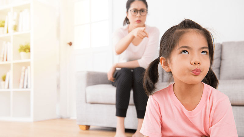 Bênh con thái quá khiến bé dễ hư hơn Bênh con thái quá khiến bé dễ hư hơn