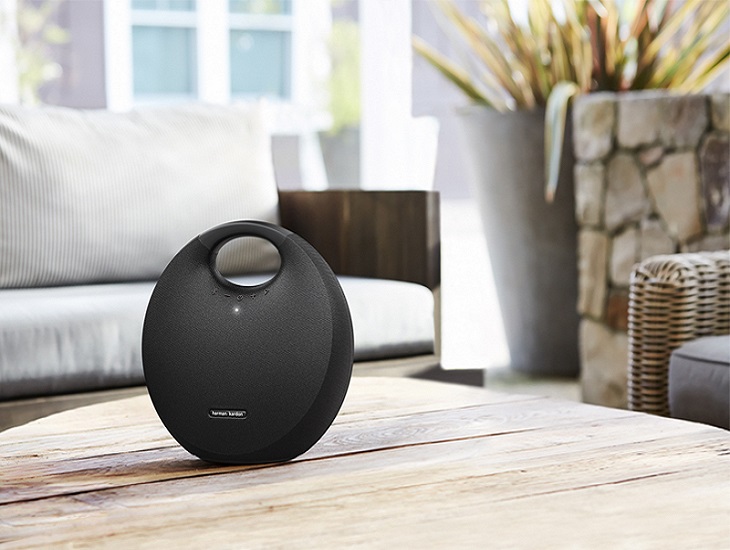 Loa Bluetooth Harman Kardon Onyx Studio 6 có hình dạng như giọt nước