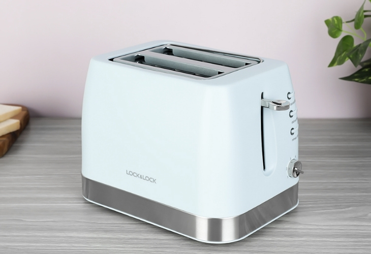 Lock&Lock EJB221BLU toaster can be easily cleaned with specialized solution