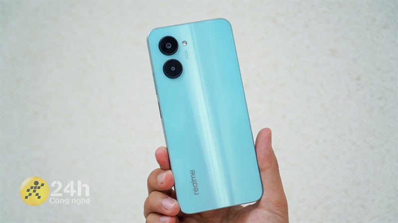 realme C33 thiết kế phẳng cùng các góc cạnh khá vuông vức realme C33 thiết kế phẳng cùng các góc cạnh khá vuông vức