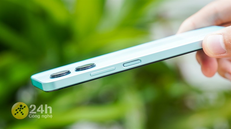 Cạnh phải của realme C33 là nút tăng giảm âm lượng và nút nguồn tích hợp cảm biến vân tay Cạnh phải của realme C33 là nút tăng giảm âm lượng và nút nguồn tích hợp cảm biến vân tay