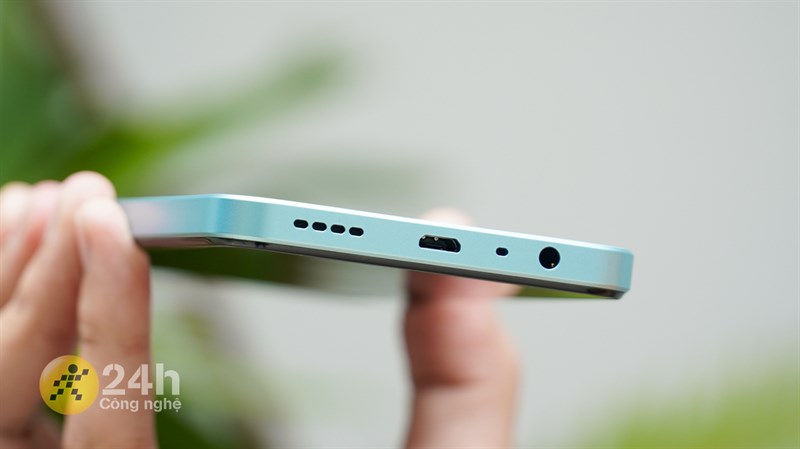 Cạnh dưới của realme C33 là cổng sạc, cổng tai nghe 3.5 mm và loa, mic đàm thoại Cạnh dưới của realme C33 là cổng sạc, cổng tai nghe 3.5 mm và loa, mic đàm thoại